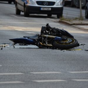 Mimpi Kecelakaan Kendaraan Motor Antik dengan Bus