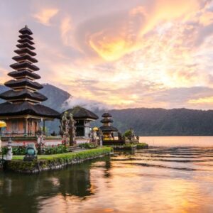 Tempat wisata paling populer di Indonesia