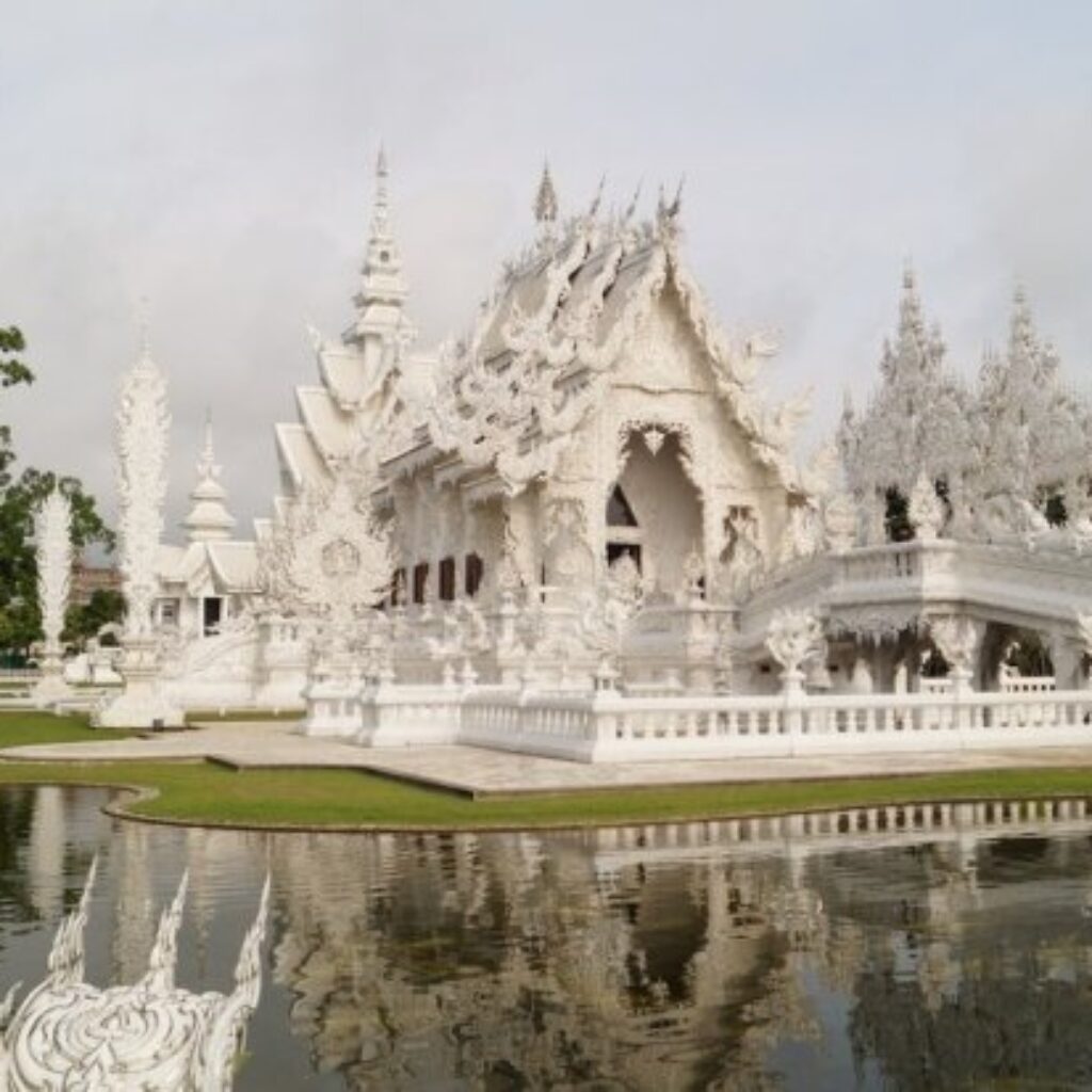 Spiritual chiang alb rong khun thailanda unmissable sights alternative authentisches rai templul localiiz