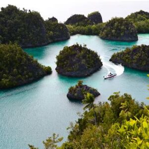 6 pulau paling indah di indonesia untuk berwisata selain bali