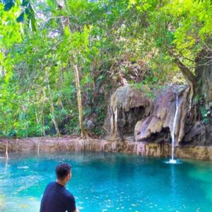 keindahan air terjun kolam jodoh lewa tidahu