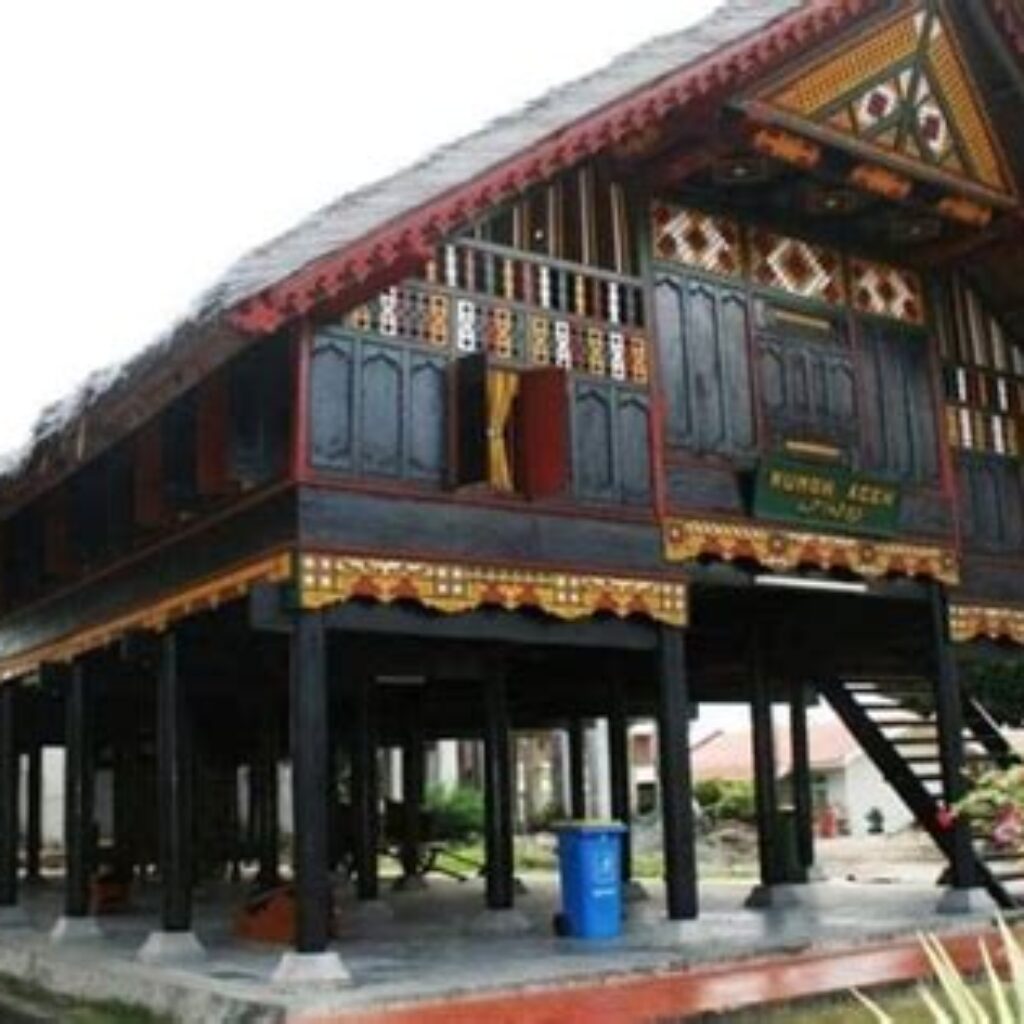 rumah adat di indonesia dan asalnya