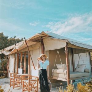 menikmati glamping di pantai watukaka sumba